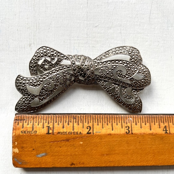 Very Large Macasite Bow Pin Silver Tone Vintage Brooch Romancecore Feminine - Picture 12 of 13